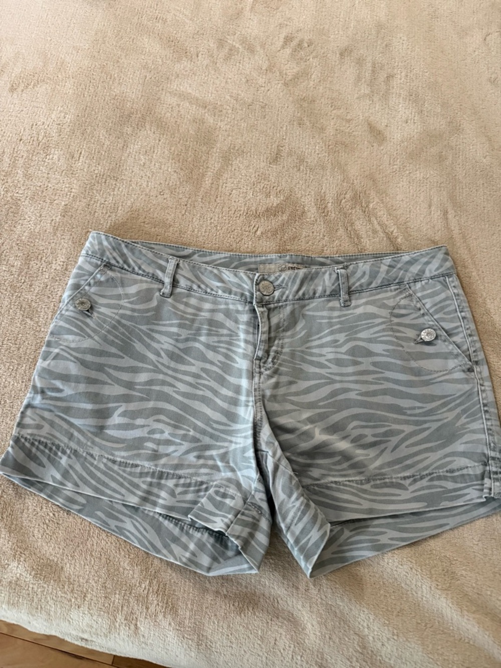 refuge Light Gray Zebra-Print Jean Shorts